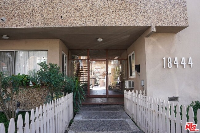 Photo - 18444 Collins St Unit 14