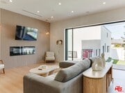 Photo - 5929 Hesperia Ave