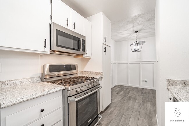 Photo - Modern and Cozy Rancho Cucamonga Townhouse with Hardwood Floors! Unit APT 419