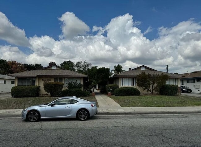 Building Photo - 523Bald Unit B