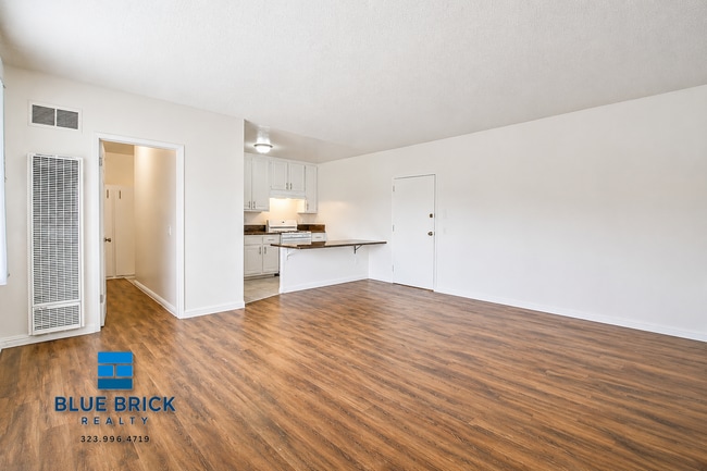 Building Photo - 6546 Sepulveda Blvd Unit 101