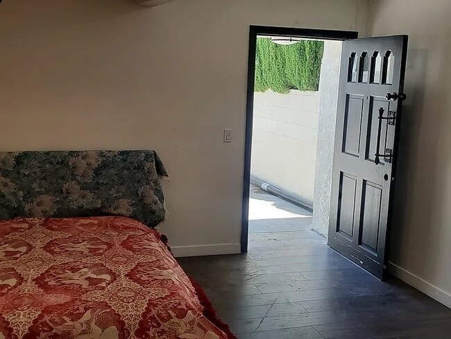 Building Photo - 14722 Greenleaf St Rental