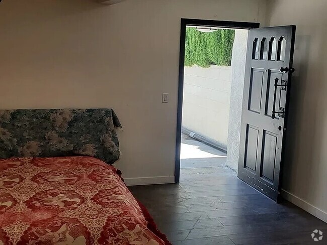 Building Photo - 14722 Greenleaf St Rental
