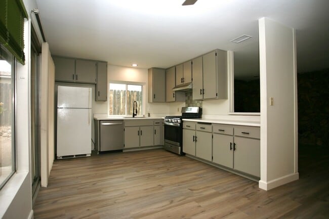 Photo - 3br, 2ba in a Great Family Neighborhood Available Now!