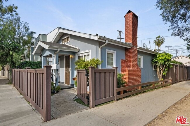 Photo - 1537 Cabrillo Ave