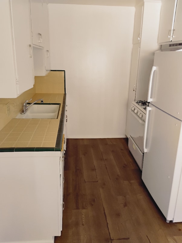 Building Photo - 2239 N Catalina St