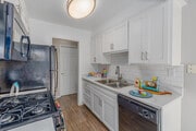 2BR, 2BA - 1,013SF - Kitchen - The Dylan