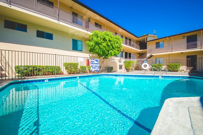 Photo - 6719 Woodman