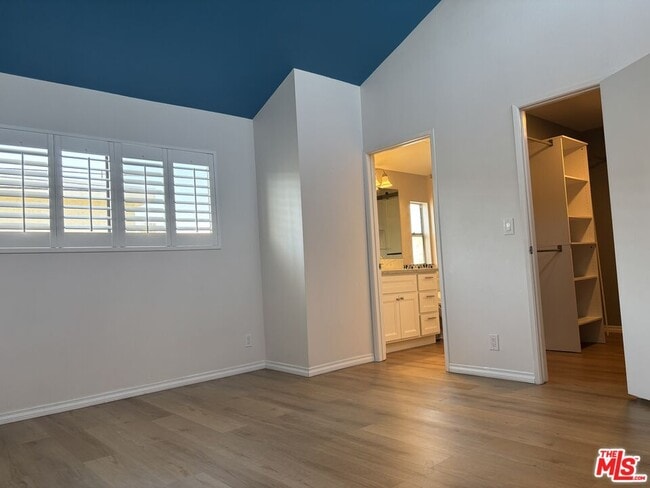 Building Photo - 557 E Verdugo Ave Unit C