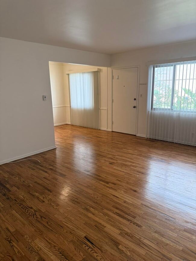 Living Room w/Hardwood floors - 1324 14th St