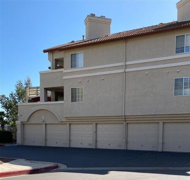 3 Bedroom, 2 Bathroom Ground-Level Condo f... - 3 Bedroom, 2 Bathroom Ground-Level Condo f...