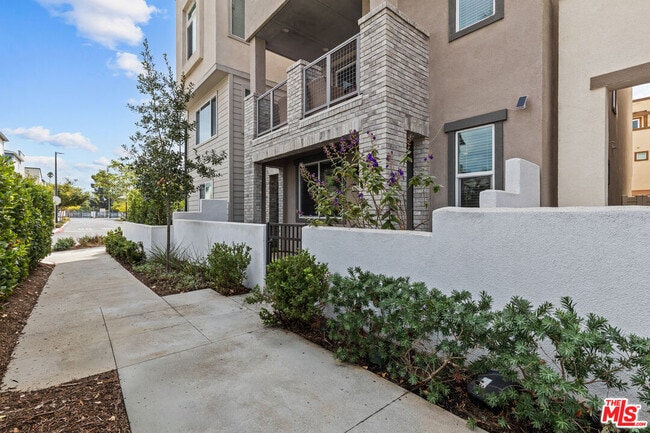 Photo - 625 Daniel Freeman Cir