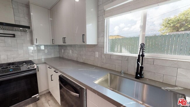 Photo - 2123 S Orange Dr