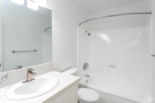 2BR - 1BA, 849SF - Horizon