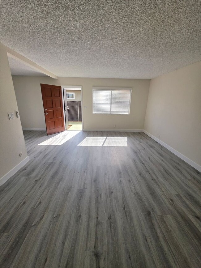 Building Photo - 1626 W 146th St Unit B