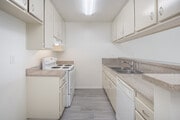 1BR, 1BA - 725SF - Kitchen - 3415 Linden Ave. Apartments