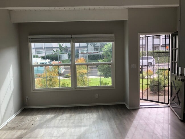 Photo - 2121 W Palmyra Ave Unit B