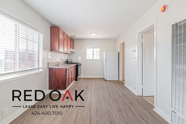 Building Photo - 731 E Jefferson Blvd Unit 2 Rental