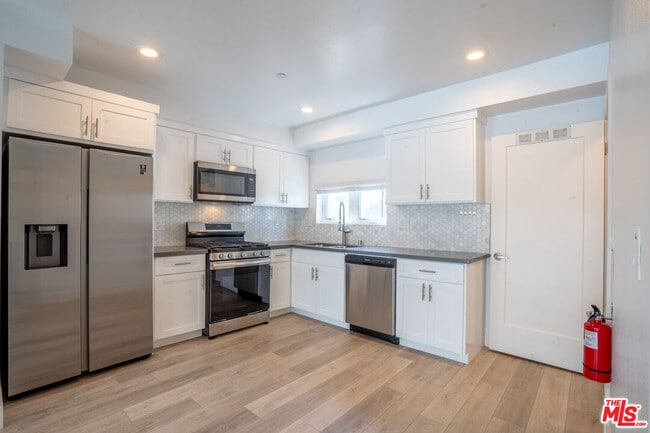 Building Photo - 608 1/2 N Gramercy Pl