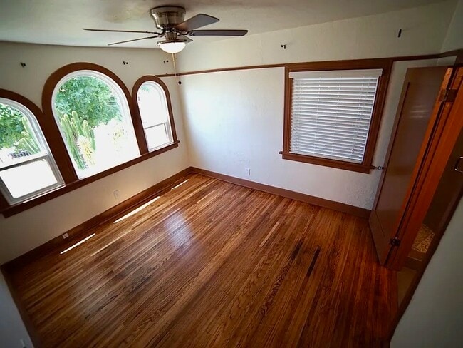 Main bedroom - 3036 E St