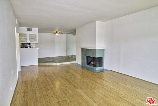 Photo - 521 Montana Ave Unit 301