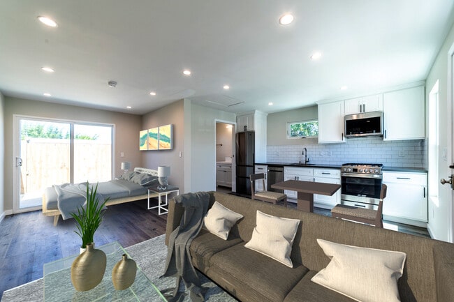 Building Photo - 8423 Barnsley Ave Unit ADU