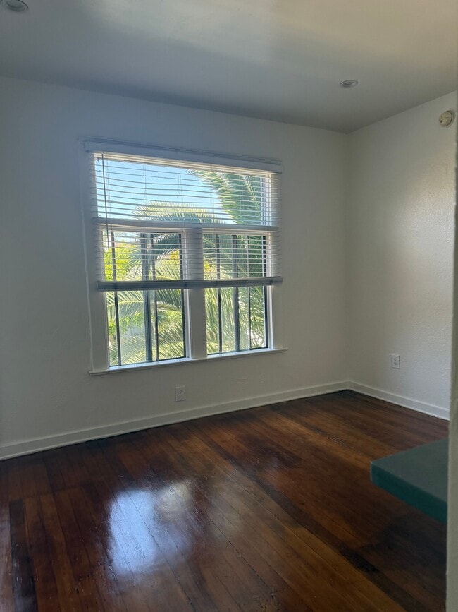 Photo - 1114 N Poinsettia Pl Unit 8