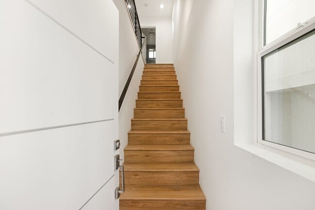 Photo - 4232 Rosewood Ave Unit 4232 1/2