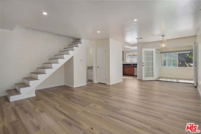 Photo - 941 Elm Ave