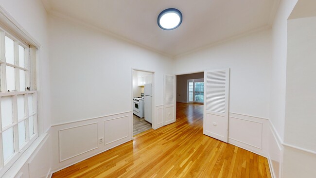 Photo - 120 Sweetzer Ave Unit 122