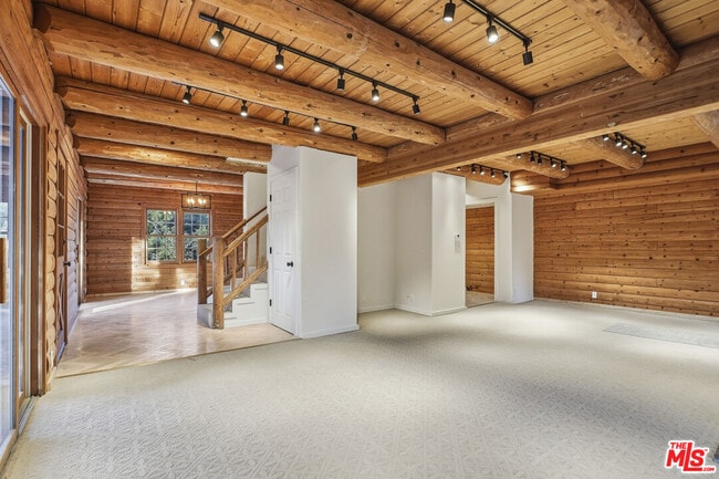 Photo - 373 Loftyhill Dr