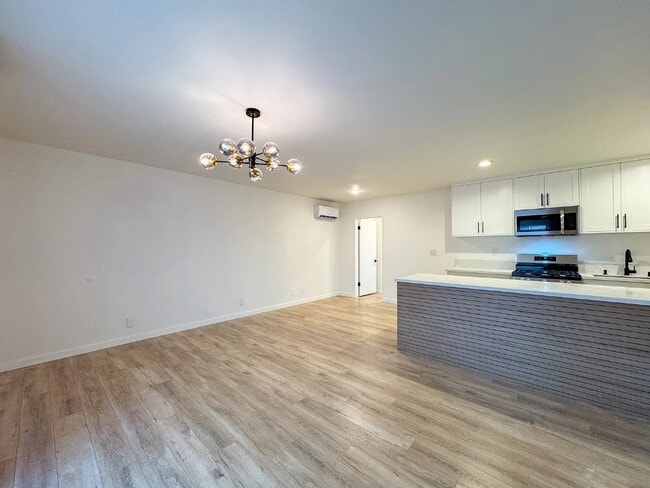 Photo - 170 E 2nd St