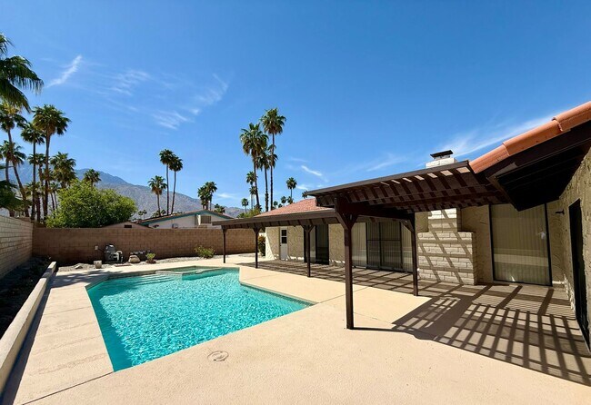 Spacious Pool Home In the Desired Los Comp... - Spacious Pool Home In the Desired Los Comp...