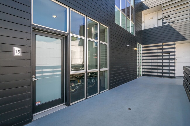 Photo - 825 Kings Rd