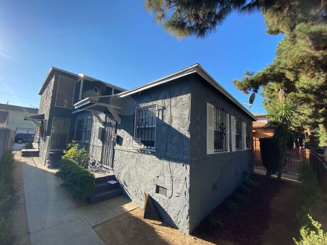 Building Photo - 4080-4084 Leimert Blvd (On sale) Unit 4082