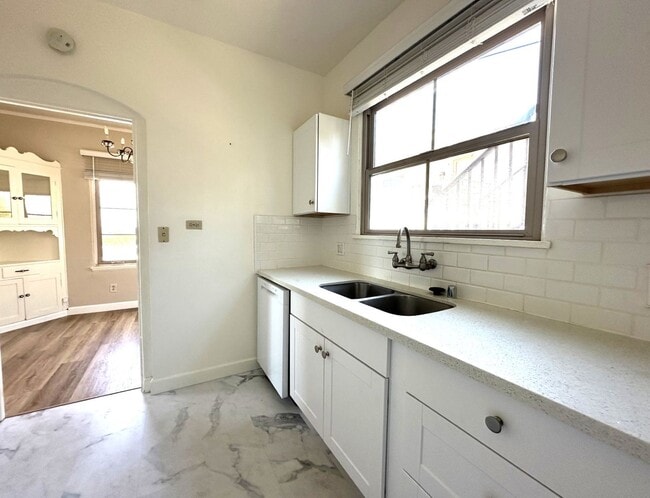 Photo - 1330-1334 Sassafras St Unit 1334