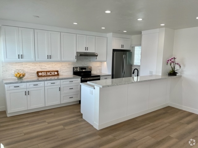 Building Photo - 1024 W Balboa Blvd Unit C Rental