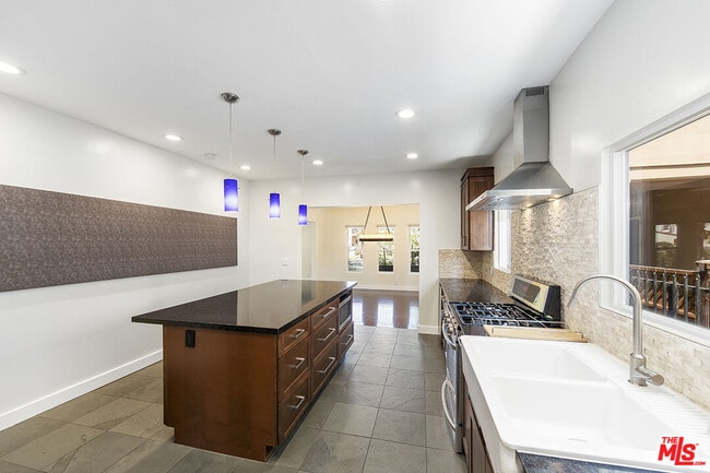 Photo - 1148 S Tremaine Ave