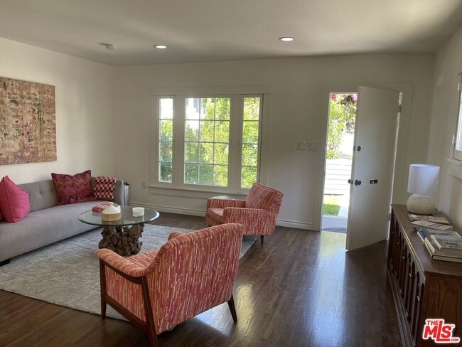 Photo - 1446 Calumet Ave