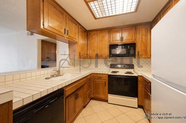 Photo - 750 State St