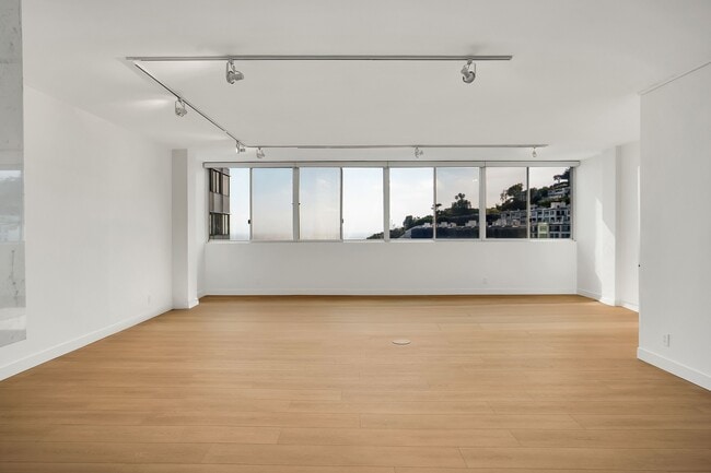Photo - 17352 Sunset Blvd