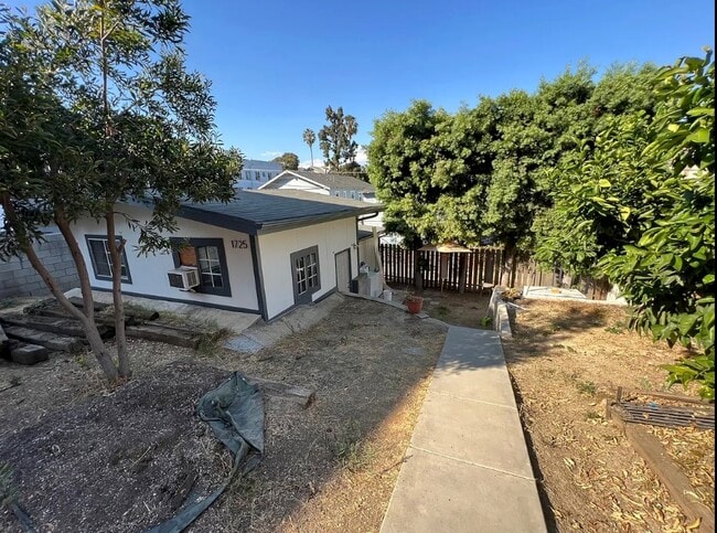 Photo - 1725 Kent St House