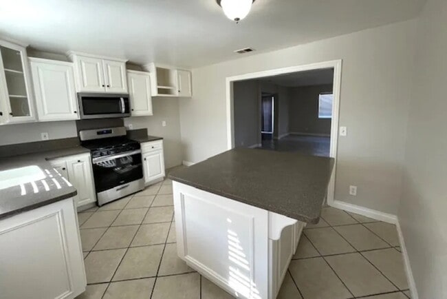 Photo - 21921 Violeta Ave