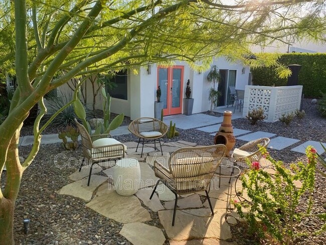 Photo - 2885 E Venetia Rd