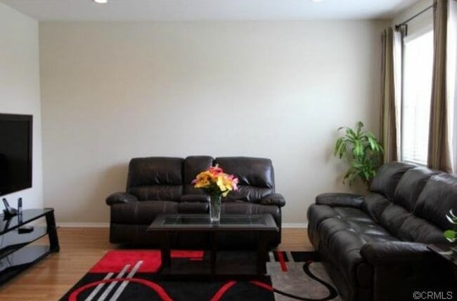 Photo - 24 Hedge Bloom