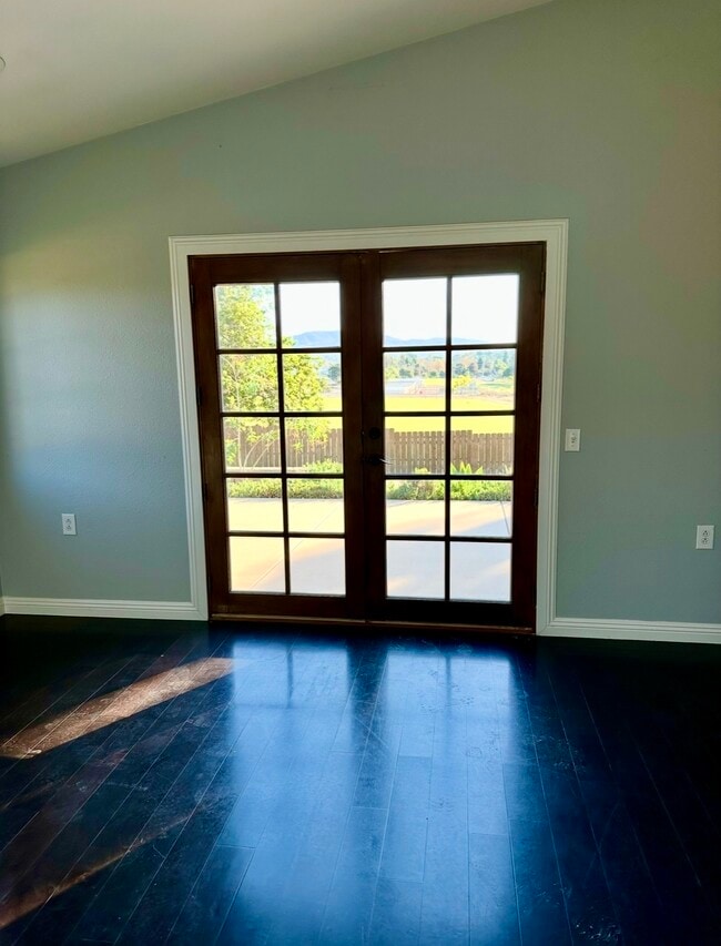 Photo - 810 Anns Way