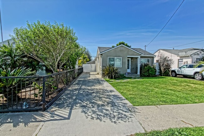 Photo - REMODELED, CHARMING & AIRY 3BR2BA HOME W/ OFFICE ON A LARGE LOT W/ NICELY LANDSCAPED FRONT YARD, ...