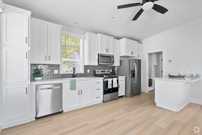 1BR, 1BA - 510SF - Kitchen - Lakeside Village