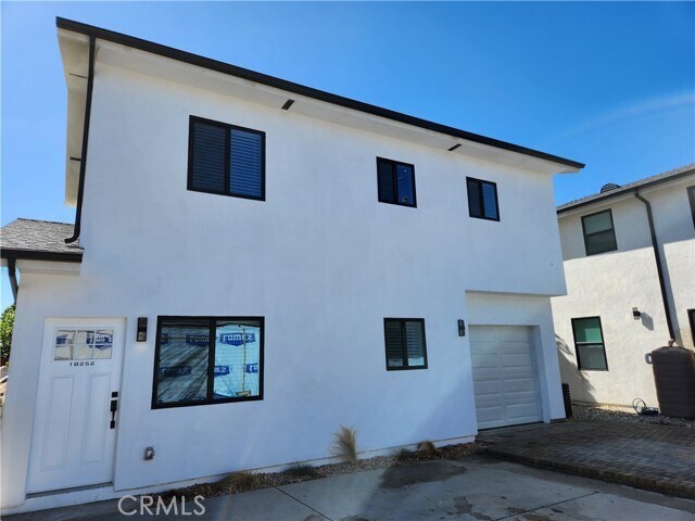 Photo - 18252 Saticoy St