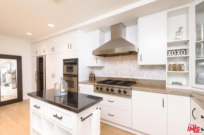 Building Photo - 411 N Oakhurst Dr Unit 103